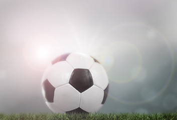 Fu&szlig;ball im Gegenlicht