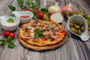  pizza  with mushrooms and pepperoni , tomatoes