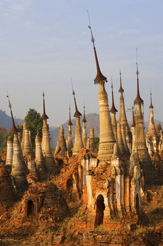 Shwe Inn Thein stupas, Indein