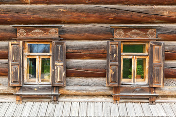 facade of the old log house in Suzdal