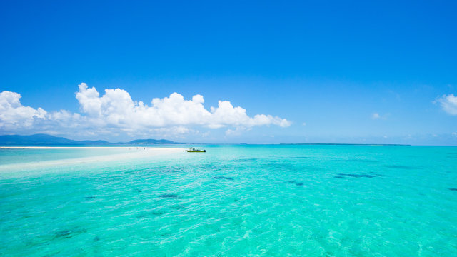 Fototapeta Tropical paradise water and coral cay beach, Okinawa, Japan