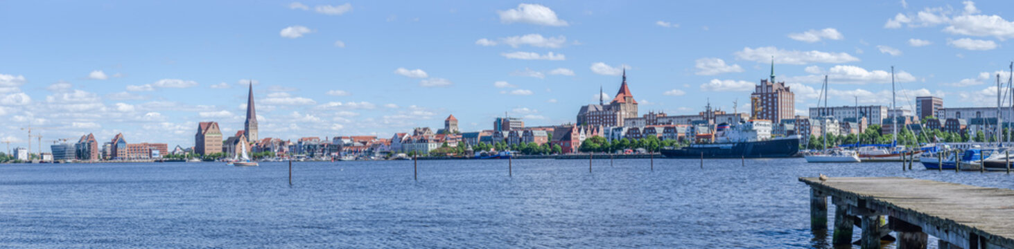 Rostock Stadtansicht Uber Die Warnow