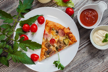 pizza  with mushrooms and pepperoni , tomatoes