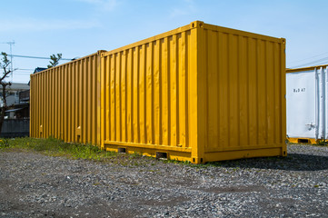 黄色いコンテナ
