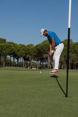 Obraz premium golf player hitting shot at sunny day