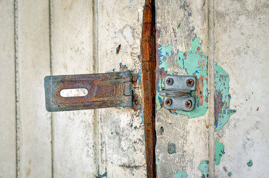 Rusted keyhole on wooden door (keyhole, rusted, door)