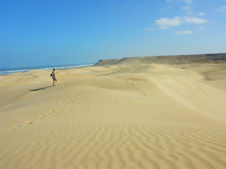 Fototapeta na wymiar grande plage de sable