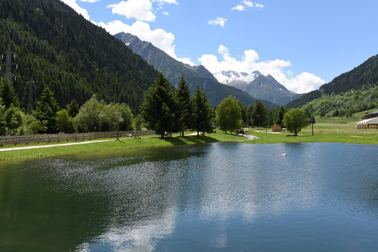 lago di montagna laghetto alpino fiume torrente cascata acqua fresca pura 