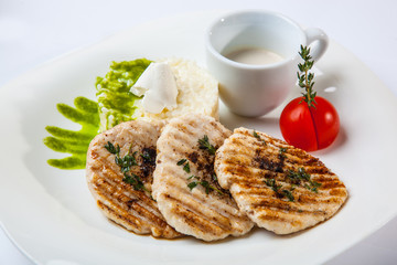 medallions of pork with rice and sauce