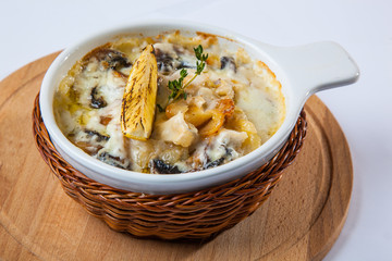 pikeperch baked in cream with potato