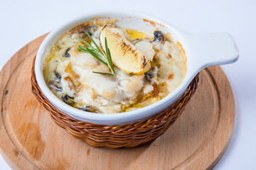pikeperch baked in cream with potato