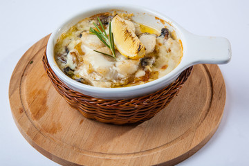 pikeperch baked in cream with potato