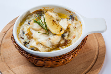 pikeperch baked in cream with potato