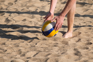 Obraz premium Man playing volleball