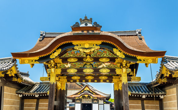 Fototapeta The karamon main gate to Ninomaru Palace at Nijo Castle in Kyoto