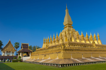 Fototapeta na wymiar That Luang Stupa, landmark of Vientiane, Lao PDR