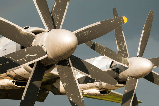 Tupolev Tu-142, Soviet era maritime reconnaissance and anti-submarine warfare aircraft,  propeller detail