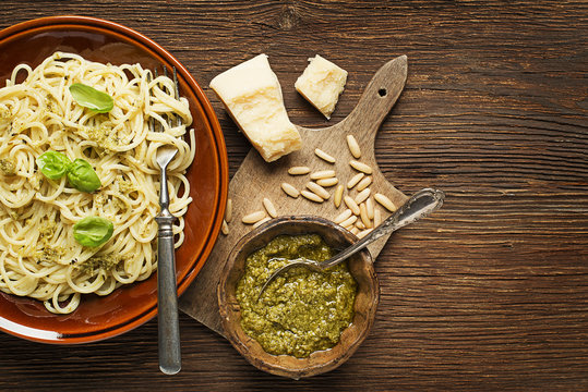 Spaghetti With Pesto