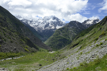 Fototapeta premium Gioberney z widokiem na szczyt Verdonne i Sirac w parku Ecrins