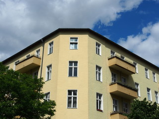 typisches Eckhaus in Berlin