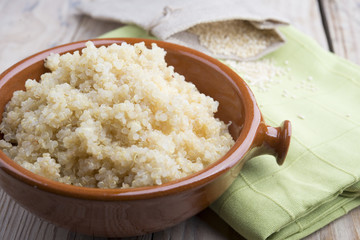  cooked quinoa in a bowl