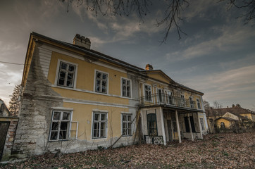 verlassenes haus