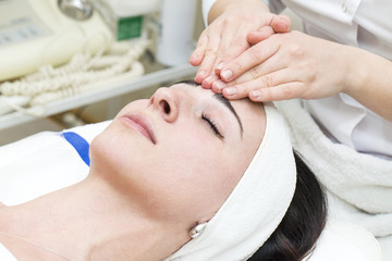 Fototapeta na wymiar process of massage and facials in beauty salon