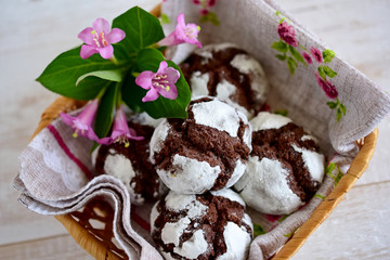 chocolate cakes in powdered sugar