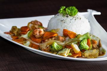 Chicken and vegetables served with stemmed rice