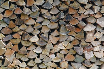積み上げられた薪