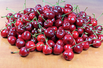 Obraz na płótnie Canvas Ripe cherries on a wooden table