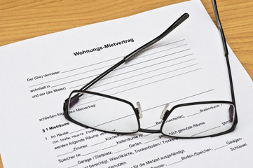 Mietvertrag unterzeichnen 