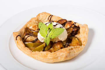 Apple pie with ice cream