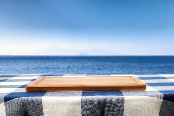 Fototapeta na wymiar wooden desk and sea 