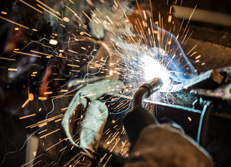 worker with protective mask.