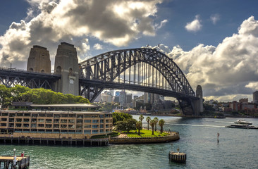 Fototapeta na wymiar Sydney harbour bridge in daylight
