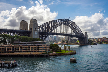 Fototapeta premium Sydney harbour bridge in daylight