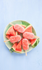 Hausgemachtes Eis am Stiel © scerpica