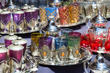 Fototapeta na wymiar Traditional teapots and tea glasses in Morocco