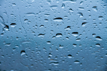 дождь на стекле
