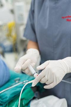 anesthesiologist doctor use propofol for induction