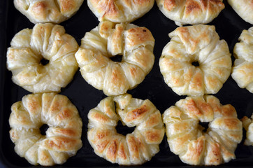 выпечка из слоеного теста