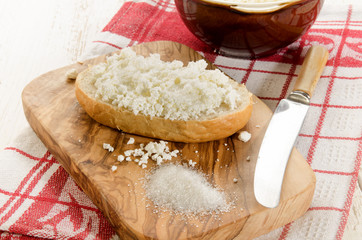 bun with cottage cheese and sugar