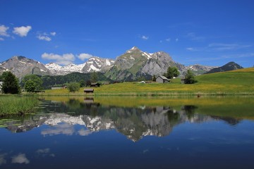 Fototapeta na wymiar Alpstein range mirroring in lake Schwendisee