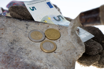 minimum wage / Brick trowel with work gloves and eight euro fifty