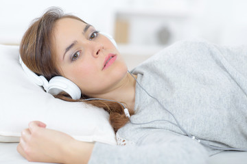 Obraz na płótnie Canvas Woman relaxing to some music