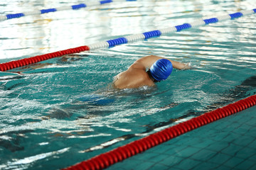 Sporty young man swimming in the pool