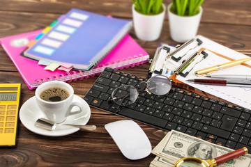 Business Objects office expanded in composition on a table