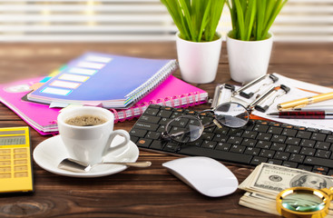 Business Objects office expanded in composition on a table