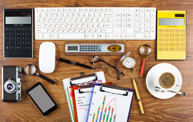 Business Objects office expanded in composition on a table